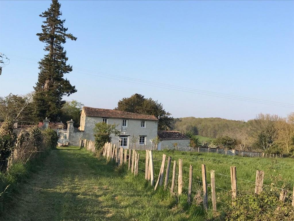 Le Logis Du Plessis Bed & Breakfast Chaniers Exterior photo